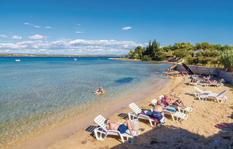 Others 4, Apartmani Cizmesija, Tkon