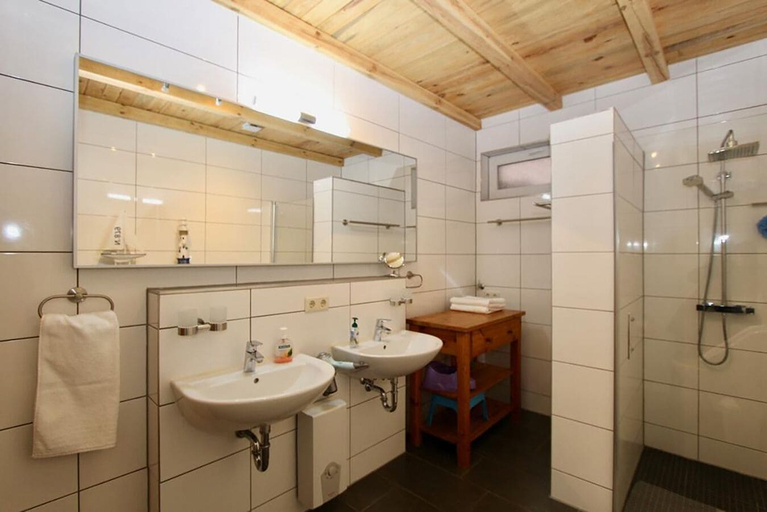 Bathroom, Haus Krabbe, Vorpommern-Rügen