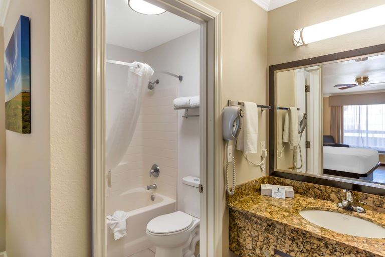 Bathroom 4, Best Western Heritage Inn, Kern
