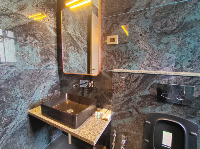 Bathroom 4, Hotel Akshay Palace, Ahmadnagar