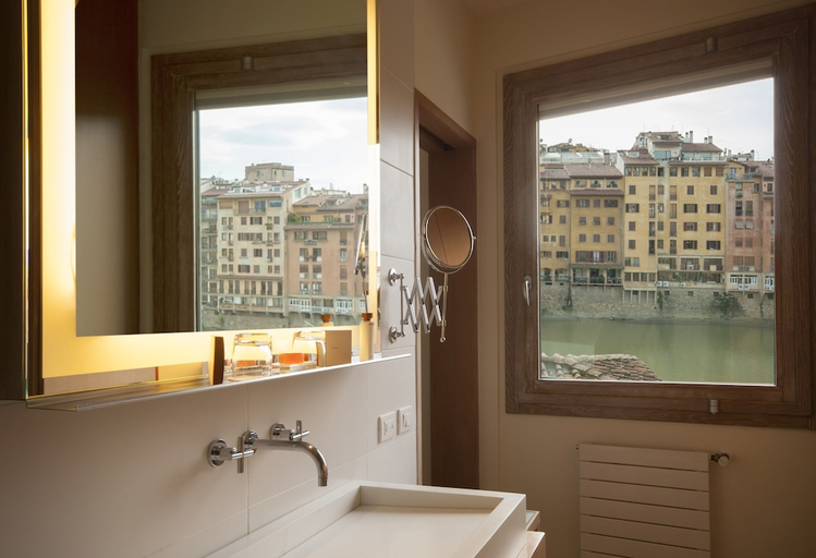 Bathroom 5, Continentale, Florence