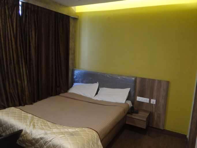 Others 4, DeSanthosh Residency, The Nilgiris