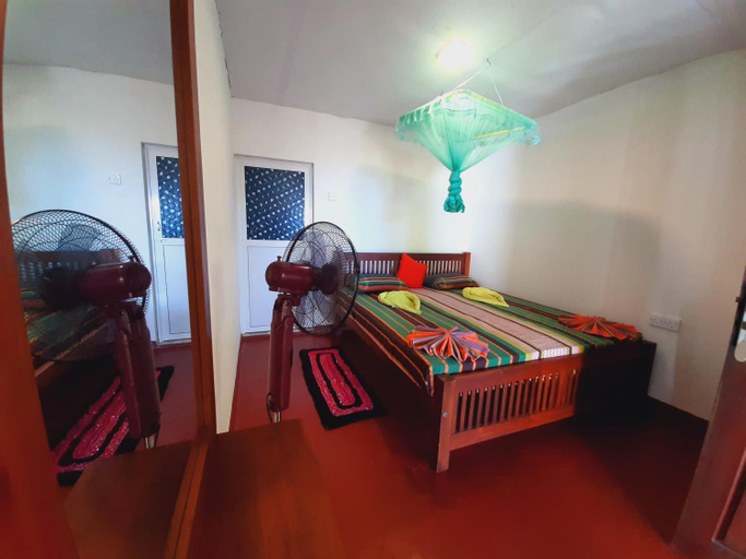 Bedroom 3, luna beach home & cabanas, Hikkaduwa