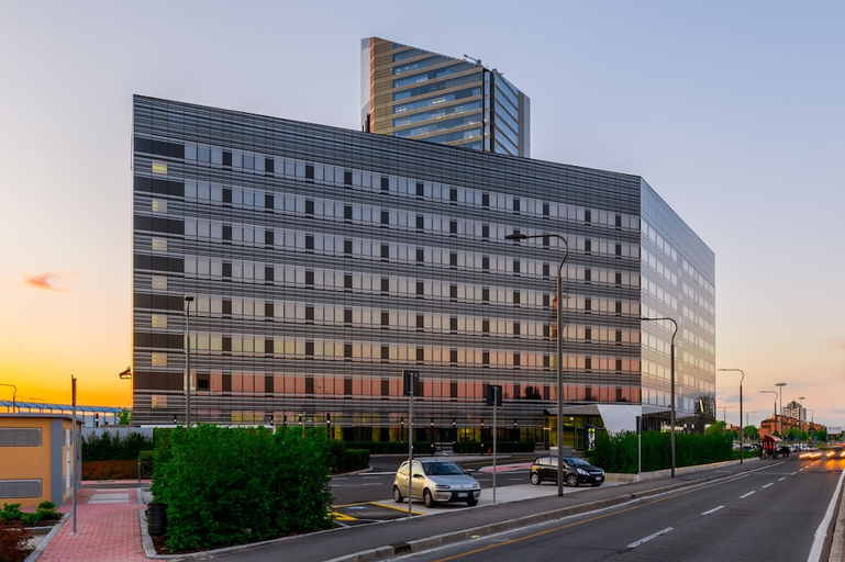 Exterior & Views