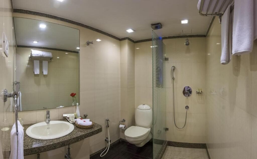 Bathroom 4, Hotel Casa Fortuna, Kolkata