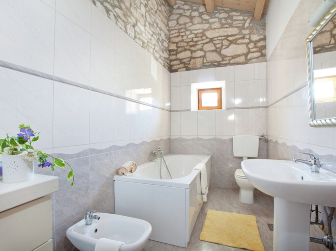Bathroom 3, Luxurious Holiday Home in Barban With Private Pool, Barban