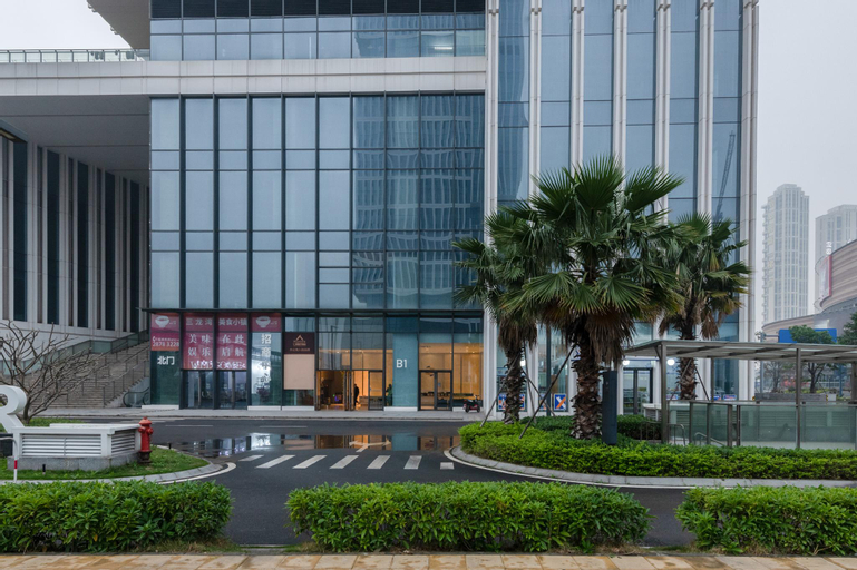 Exterior & Views 30