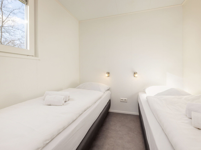 Bedroom 3, Cozy Chalet w Pool Access, Aa en Hunze