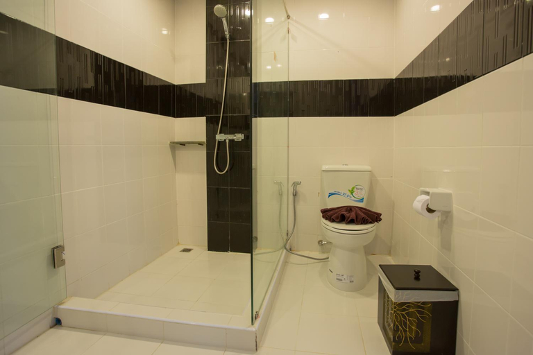 Bathroom 2, Baan Chongfa Resort, Takua Pa