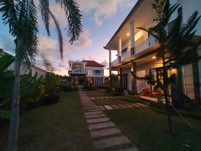 Exterior 3