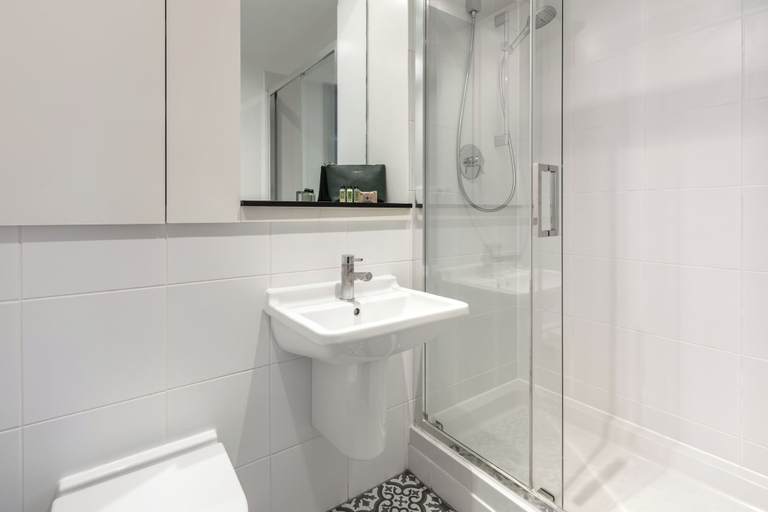 Bathroom 4, Marlin Apartments Canary Wharf, London