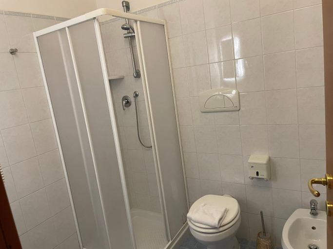 Bathroom 3, Sportland, Siena