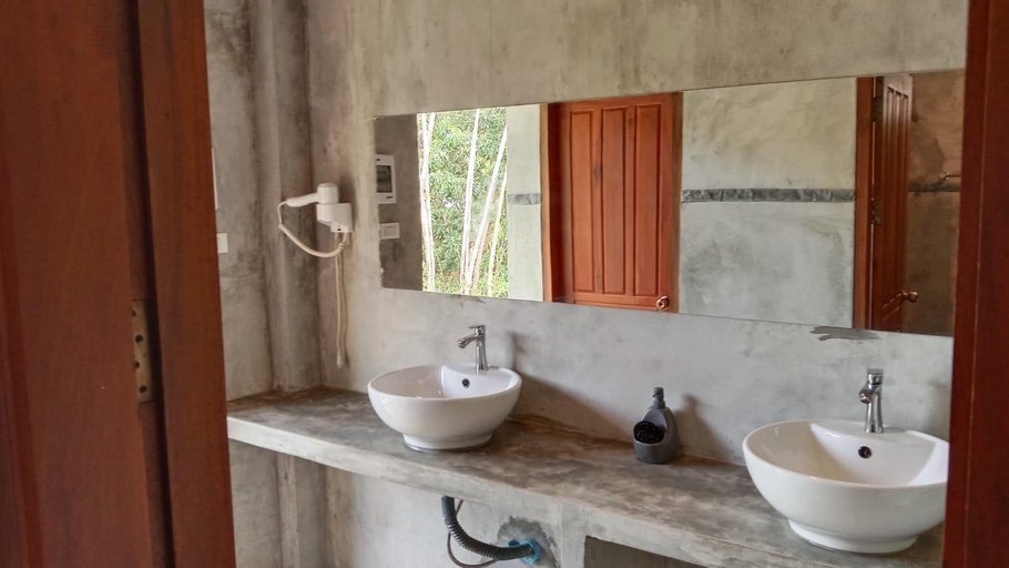 Bathroom 3, Naga Lodge, Luang Prabang