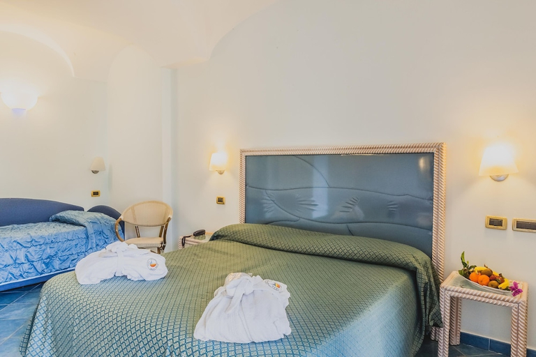 Bedroom 2, Aragona Palace Hotel & Spa, Napoli
