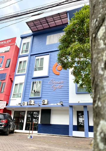 Exterior & Views