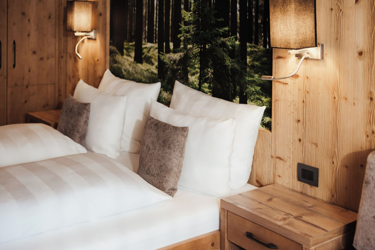 Bedroom 3, Hotel Jägerhof, Bolzano