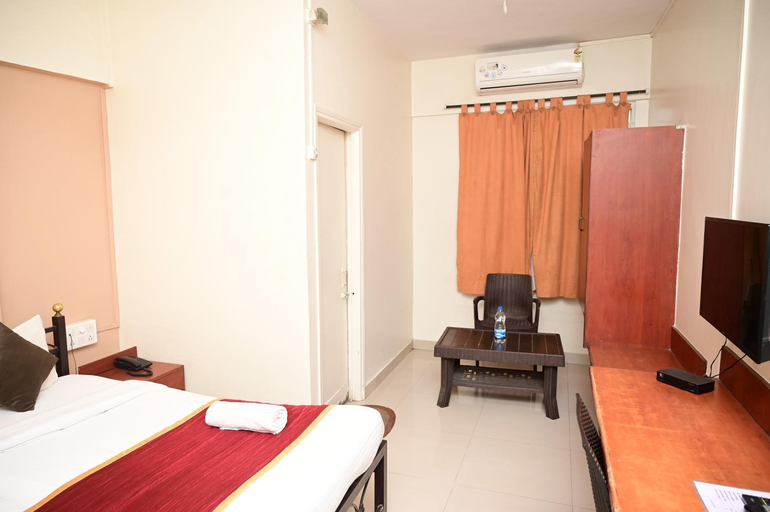Bedroom 3, Hotel HMR Royal Inn, Pune