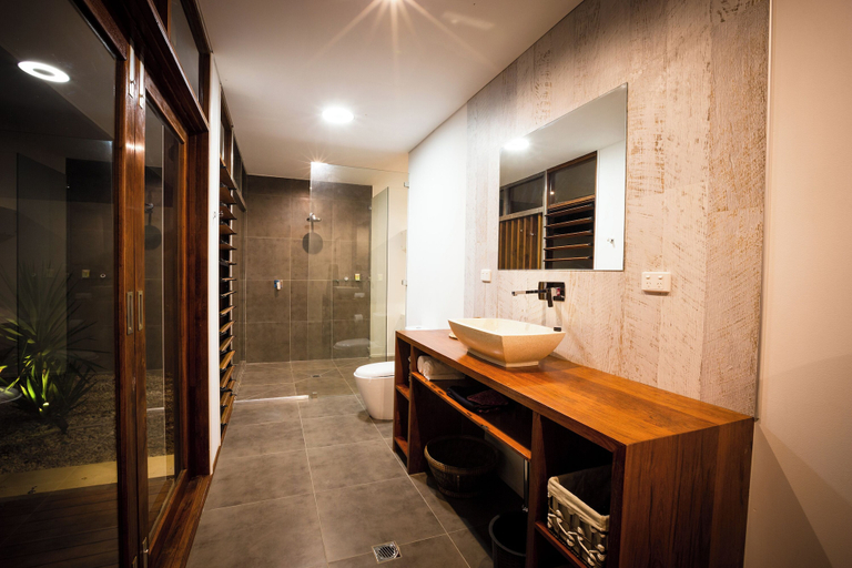 Bathroom 4, Trees and Fishes Private Retreat, Malorua