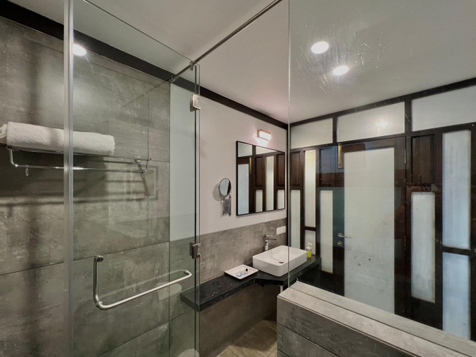 Bathroom 3, Tranquil resort and spa, Satara