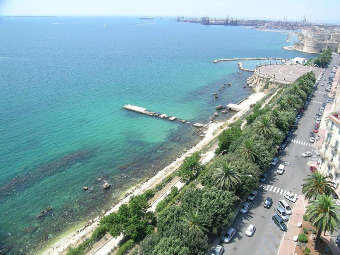 Others 3, Suite al mare, Taranto