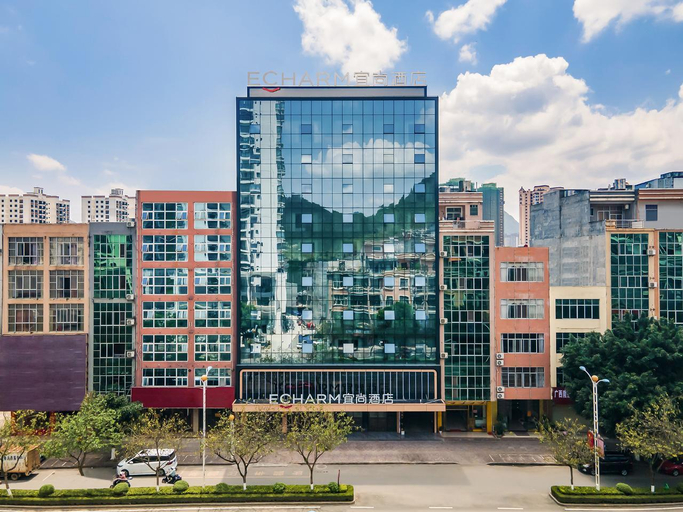 Exterior & Views