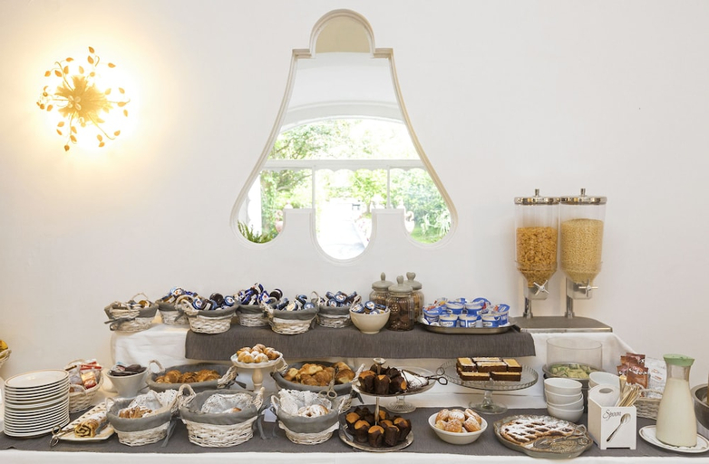 Food & Drinks 5, Pazziella Garden & Suites, Napoli
