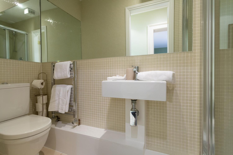 Bathroom 4, Spectacular 2 Bedroom Apartment with Sunny Garden & Terrace, Dublin