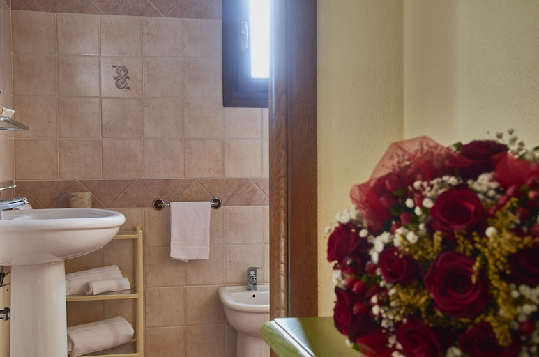 Bathroom 4, Parco Blu Club Resort, Nuoro