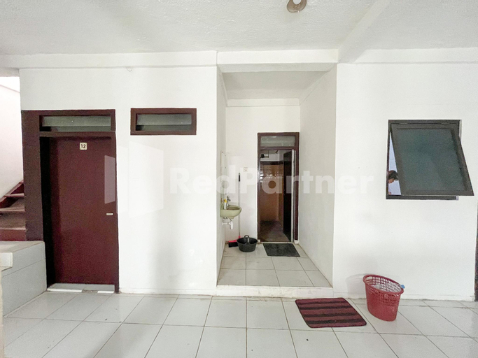 Exterior & Views 2, Homestay & Cafe Blessings Near Station Center Town RedPartner, Kediri