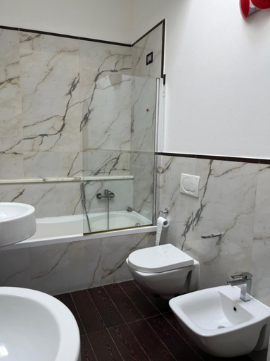 Bathroom 3, Villa Concetta, Lucca