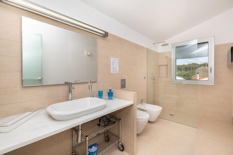 Others 5, Villa Xipell 9, Baleares