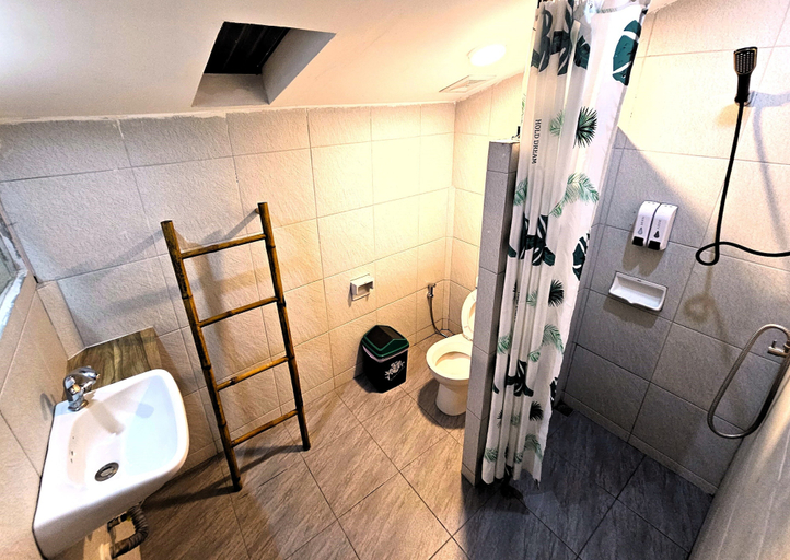 Bathroom 3, Hideout Hostel, Ko Phangan