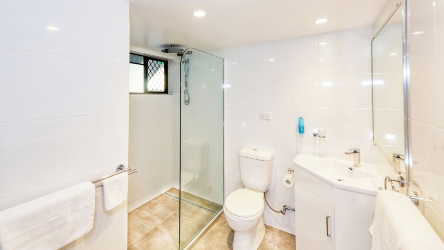 Bathroom 2, Lamor Apartments, Livingstone - Pt B