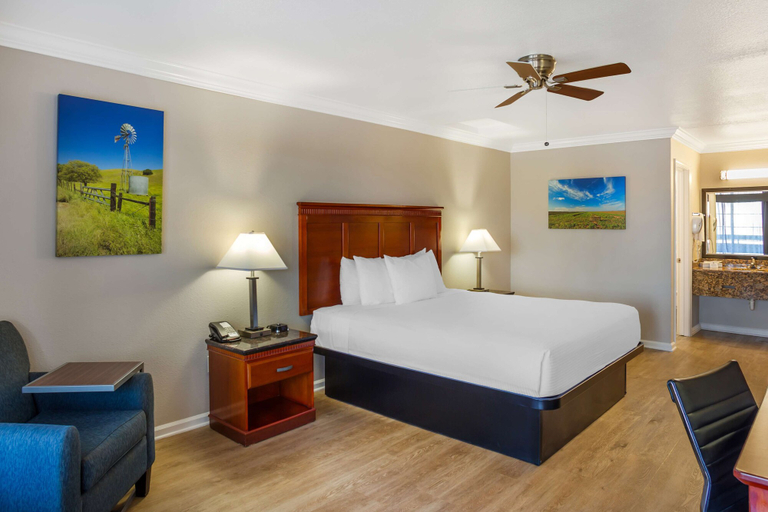 Bedroom 3, Best Western Heritage Inn, Kern
