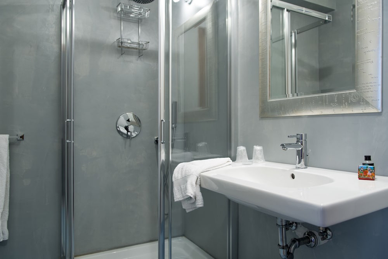 Bathroom 4, Amarea, Messina