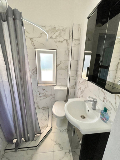 Bathroom 3, Apartments KAP