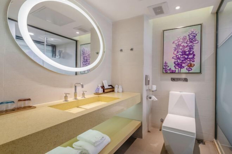 Bathroom 4, Lavande Hotel (Huizhou Huiyang Station), Huizhou