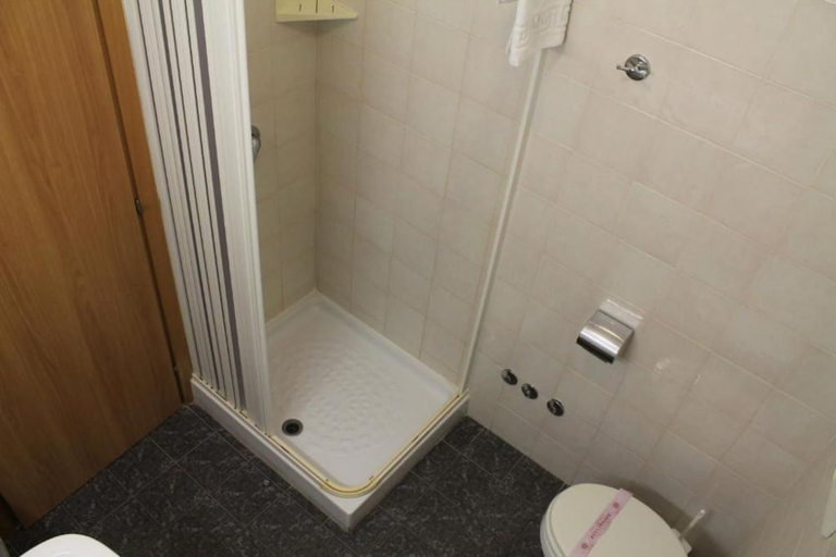 Bathroom 4, Hotel Minerva, Brindisi