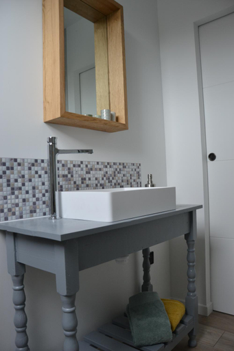 Bathroom 2, La Dependance d'En Face, Somme