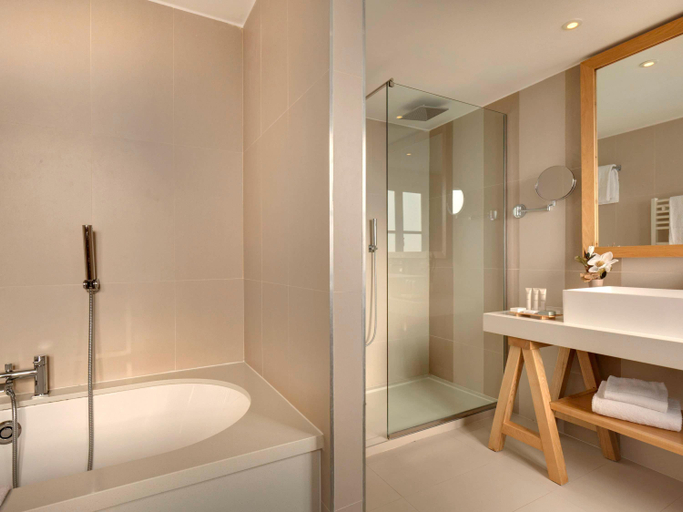 Bathroom, Mercure Maintenon, Eure-et-Loir