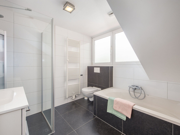Bathroom 3, Charming Villa in Natural Surroundings, Arcen en Velden