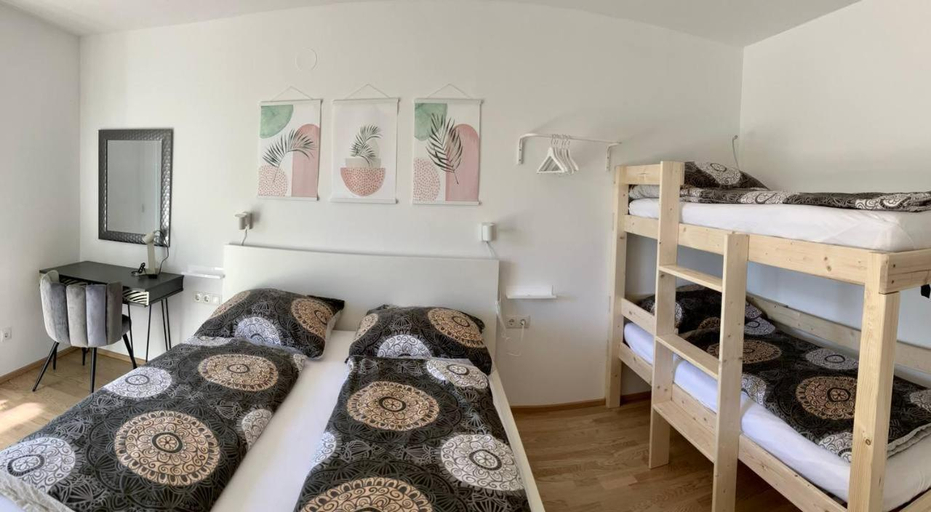 Others 5, Promenade by BestChoice - Self Check-in with Parking Option, Graz