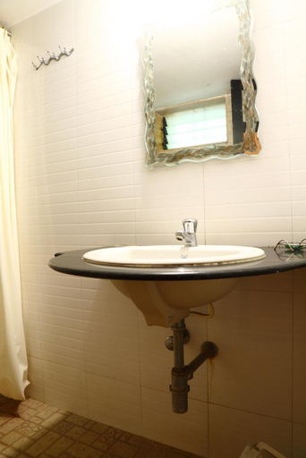 Bathroom 2, Pinewood Resort, Raigarh