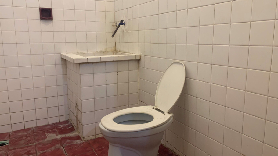 Bathroom 4