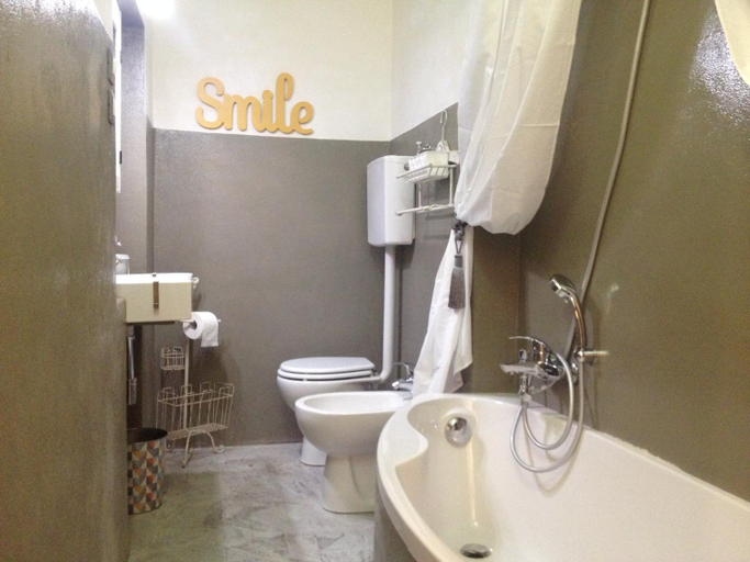 Bathroom 2, Decorialab Apartments, Bologna