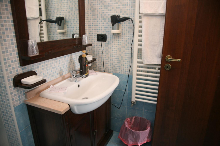 Bathroom 3, Residence Angelica, Brindisi