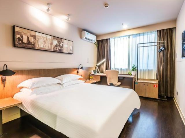 Bedroom 2, Jinjiang Inn Select Hangzhou Binjiang University City Puyan Metro Station, Hangzhou