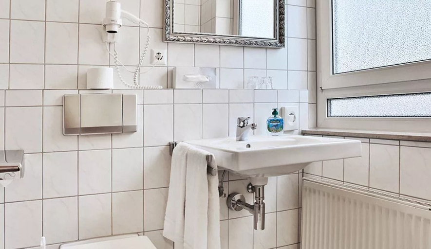 Bathroom 3, Hotel Am Kupferhammer, Tübingen