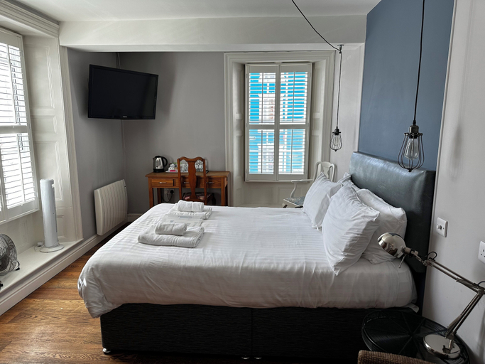 Bedroom 3, The Castle Hotel, Ceredigion