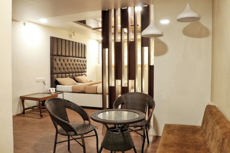 Others 5, DeSanthosh Residency, The Nilgiris